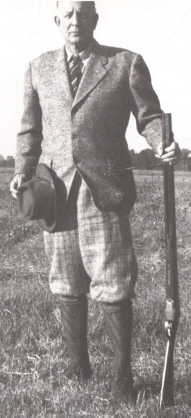 Nash with BoWhoop, ebony inlay missing.jpg (89.05 KiB) Viewed 4187 times Original forearm missing its ebony tip
