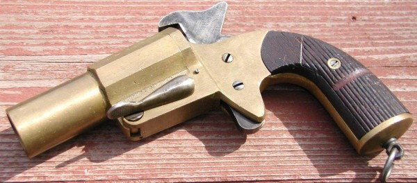 Very Flare Pistol Left.jpg